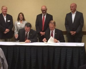 Port CEO Todd Coleman, right, and North Dakota Department of Agriculture Commissioner Doug Goehring sign an MOU on Aug. 27 in Fargo, ND (photo credit: NDDA)