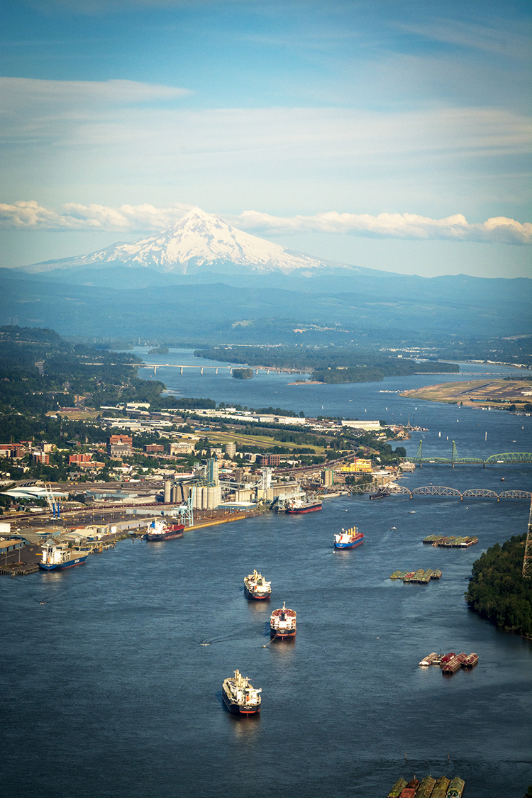 https://www.portvanusa.com/assets/20180602_Aerial-Port-of-Vancouver_001-ppt.jpg